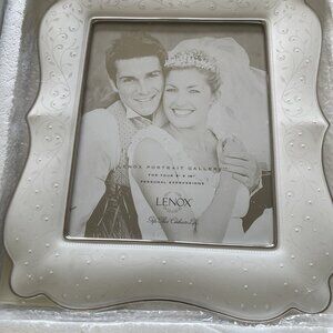 Lenox Wedding Promises Opal Innocence 8-by-10-Inch Frame! ~ NIB ~ Platinum Trim